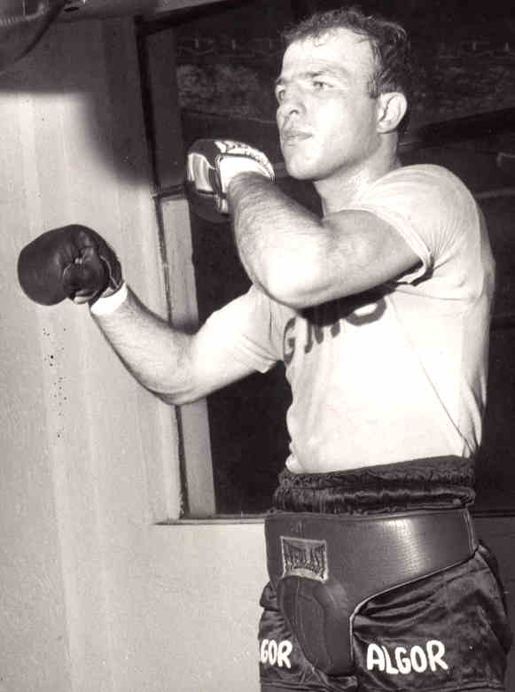 
      alessandro-mazzinghi-il-pugile-allenamento-foto